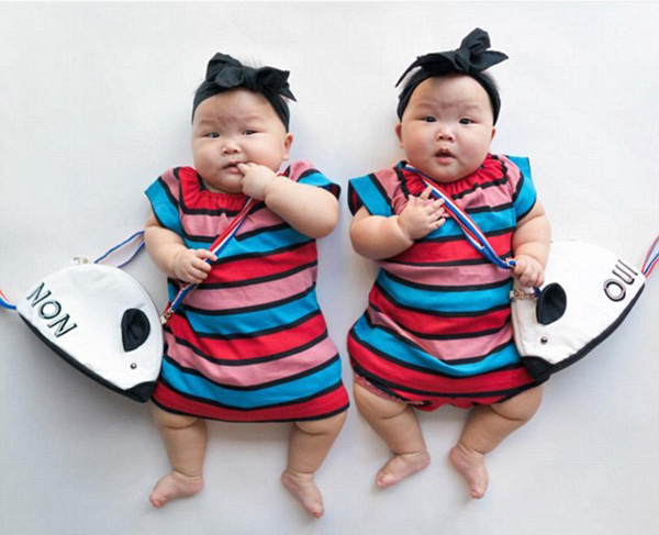 新加坡双胞胎萌照走红网络