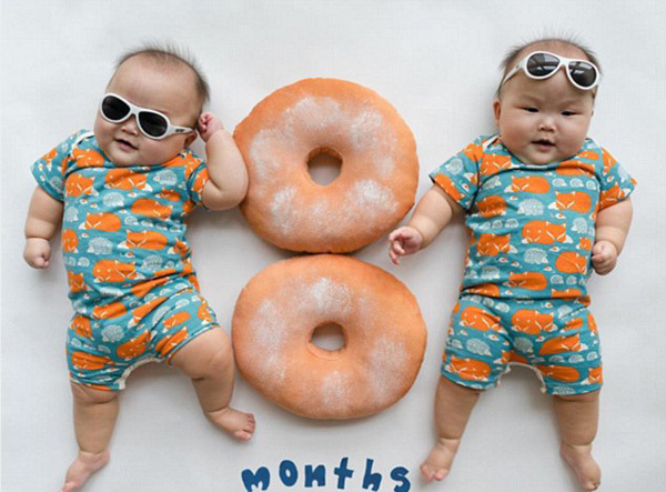 近日，新加坡一对八个月大的双胞胎姐妹的萌照在Ins上走红，她们所穿的系列服装都由其母亲精心搭配，甚至包括《星球大战》中的角色和美人鱼，萌翻网友。