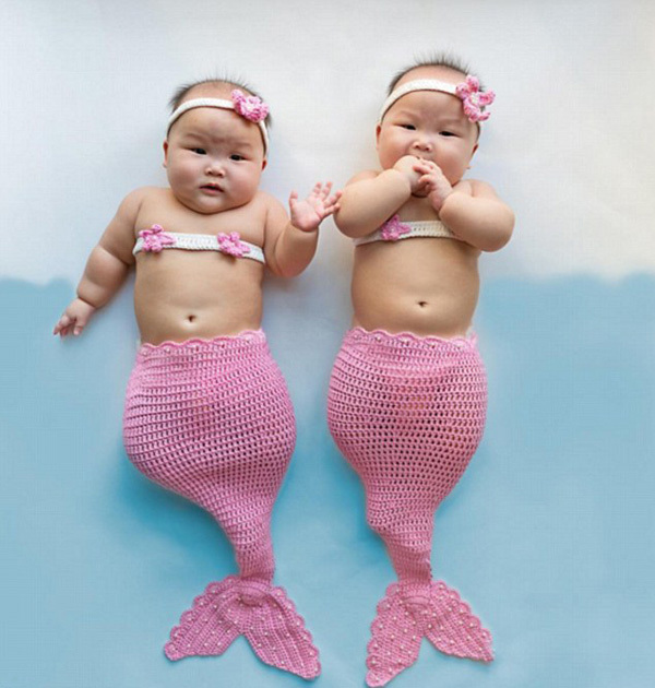 近日，新加坡一对八个月大的双胞胎姐妹的萌照在Ins上走红，她们所穿的系列服装都由其母亲精心搭配，甚至包括《星球大战》中的角色和美人鱼，萌翻网友。