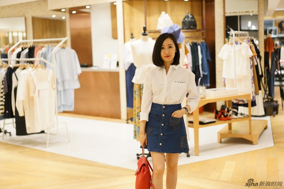 时尚博主黎贝卡的异想世界为你展示一件白衬衣的三种搭配！眼镜：亓那 服装：it