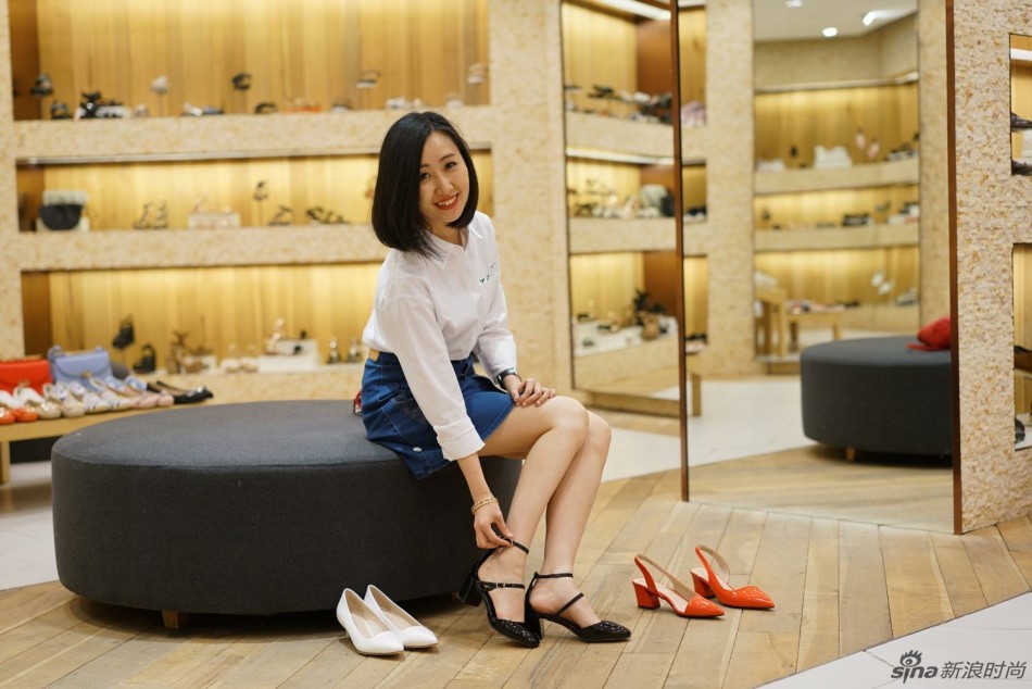 时尚博主黎贝卡的异想世界为你展示一件白衬衣的三种搭配！眼镜：亓那 服装：it