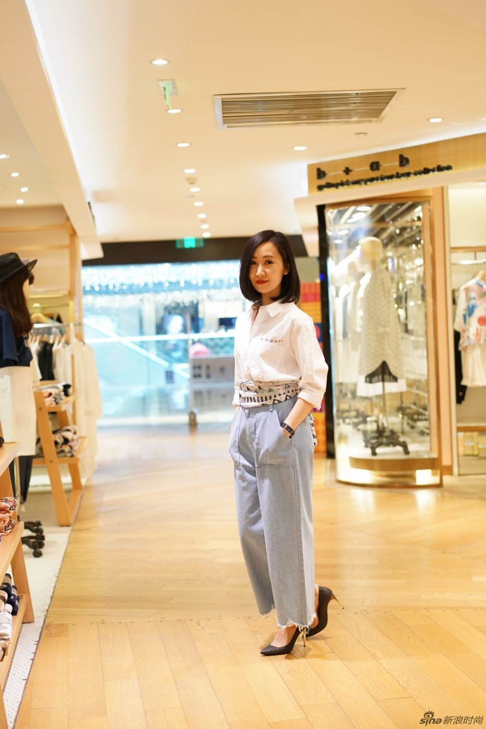时尚博主黎贝卡的异想世界为你展示一件白衬衣的三种搭配！眼镜：亓那 服装：it