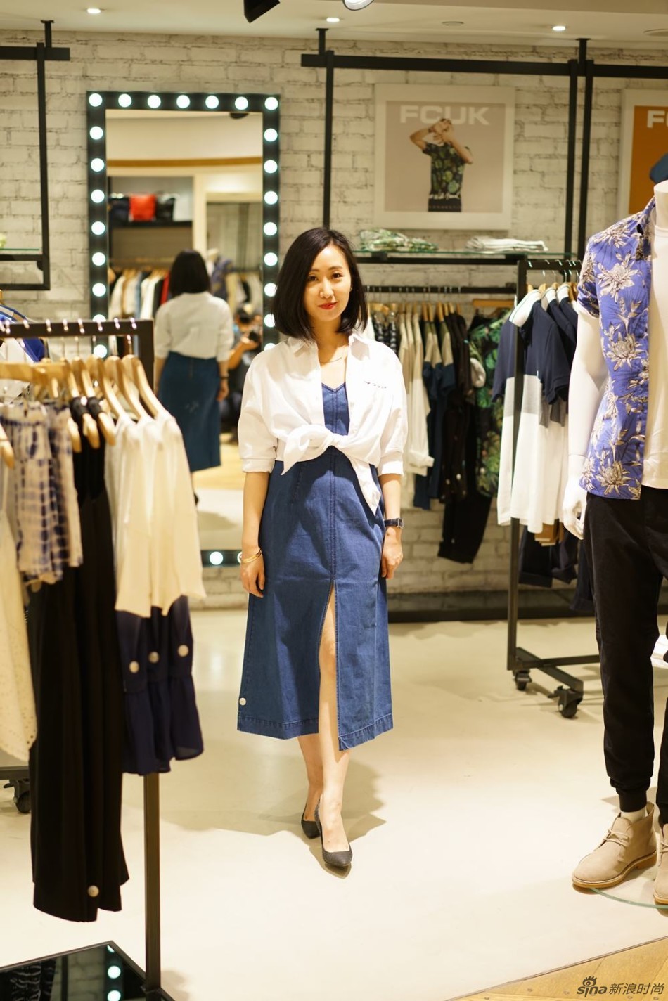 时尚博主黎贝卡的异想世界为你展示一件白衬衣的三种搭配！眼镜：亓那 服装：it