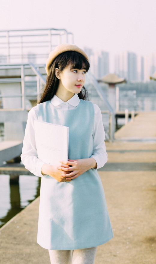 一部《太阳的后裔》火遍全宇宙，撩妹高手宋仲基也戴红了贝雷帽，跟紧了仲基欧巴的步伐，快快配备一顶美到没朋友的贝雷帽吧！