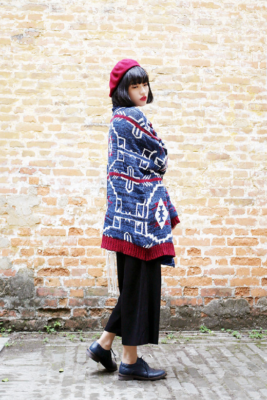 一部《太阳的后裔》火遍全宇宙，撩妹高手宋仲基也戴红了贝雷帽，跟紧了仲基欧巴的步伐，快快配备一顶美到没朋友的贝雷帽吧！