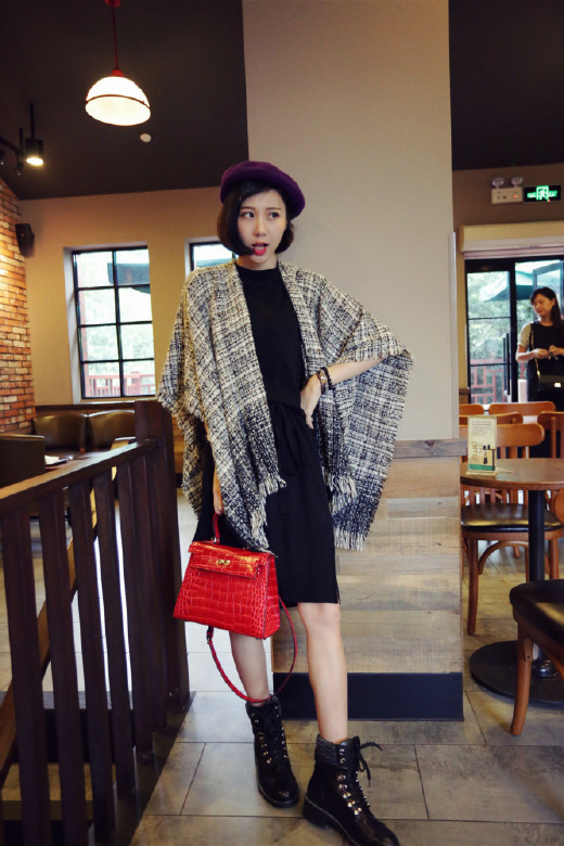 一部《太阳的后裔》火遍全宇宙，撩妹高手宋仲基也戴红了贝雷帽，跟紧了仲基欧巴的步伐，快快配备一顶美到没朋友的贝雷帽吧！