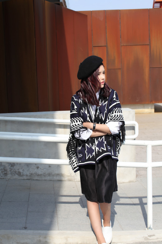 一部《太阳的后裔》火遍全宇宙，撩妹高手宋仲基也戴红了贝雷帽，跟紧了仲基欧巴的步伐，快快配备一顶美到没朋友的贝雷帽吧！