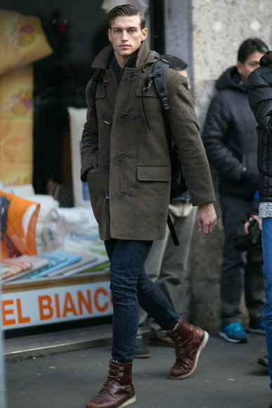 2016秋冬男装周即将收官，再次精选出一大波颜值颇高的男模小鲜肉街拍LOOK，千万别眨眼，一起来看看吧！