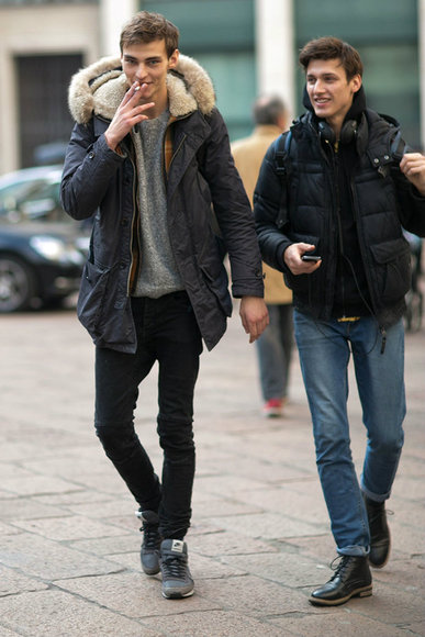 2016秋冬男装周即将收官，再次精选出一大波颜值颇高的男模小鲜肉街拍LOOK，千万别眨眼，一起来看看吧！