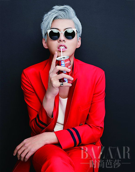 《有一个地方只有我们知道》上映在即，焦点不断。曝光的画面唯美，演员的配搭也很有趣。打中国有偶像那年起，徐静蕾就从没怎么做过配角，无论是在别人的戏里，还是她自己的戏里。但这一回，更抢风头的是一个叫吴亦凡的男孩子，是否知晓他的名字，是考验一个人是不是落后于时代的标志——去听听女孩子们的尖叫吧！这一次，徐静蕾和吴亦凡，讲了一些只有他们知道的故事：女神要自由，男神爱挑战。