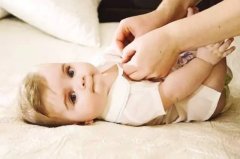 婴幼儿应该怎么穿衣、盖被保暖才合适呢?宝妈宝爸造吗
