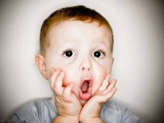 宝宝口吃,父母千万别强行纠正