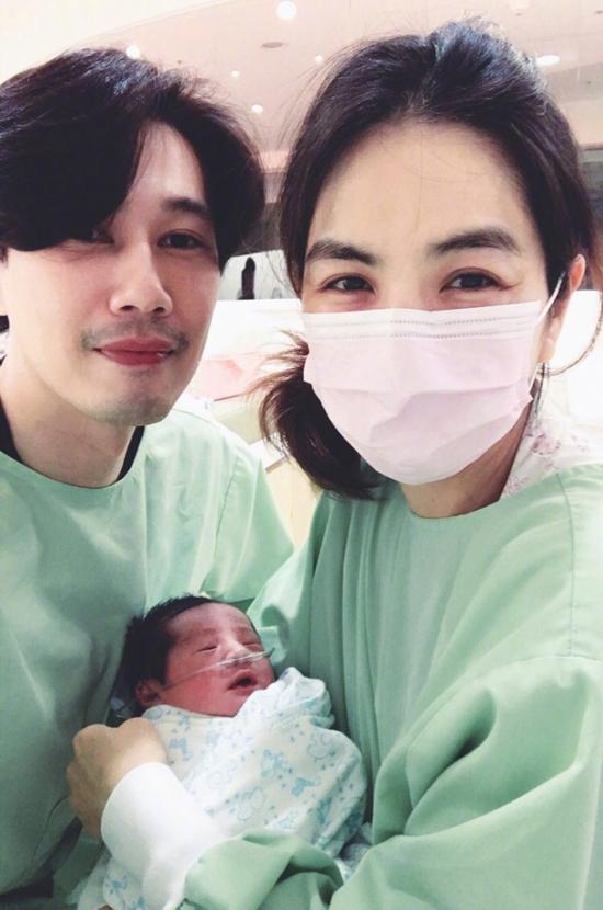 Ella晒儿子,竟决定水中分娩你敢吗?