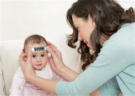 婴儿退热贴多久换一次2 婴儿退热贴多久换一次 退热贴多长时间换一次