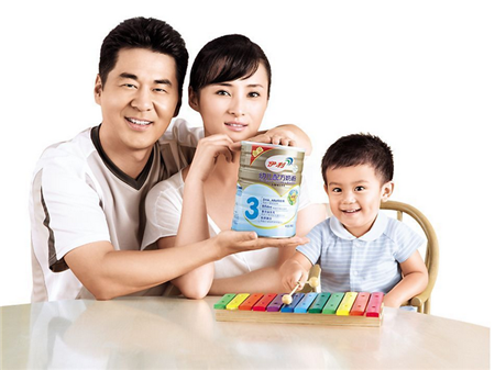 伊利奶粉代言人是谁