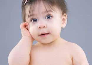宝宝老抓耳朵是怎么回事 孩子为什么老是抓耳朵原因有这些