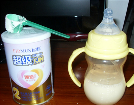 飞鹤奶粉一勺兑多少水 飞鹤奶粉一勺兑多少水?