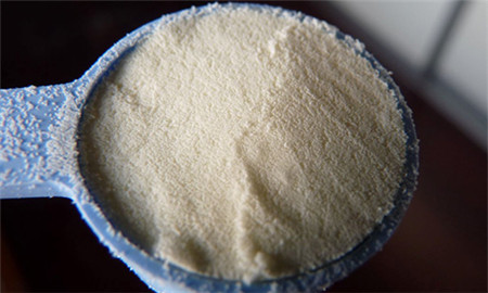 飞鹤奶粉一勺兑多少水？