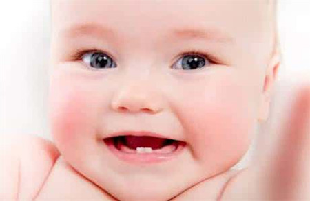 宝宝先长上牙还是下牙 宝宝长牙期间注意什么