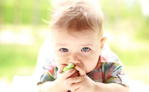 宝宝多大可以喝果汁 6个月以后就可以啦