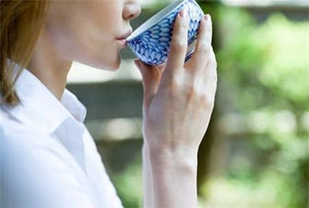 经期可以喝茶吗，容易加重痛经！
