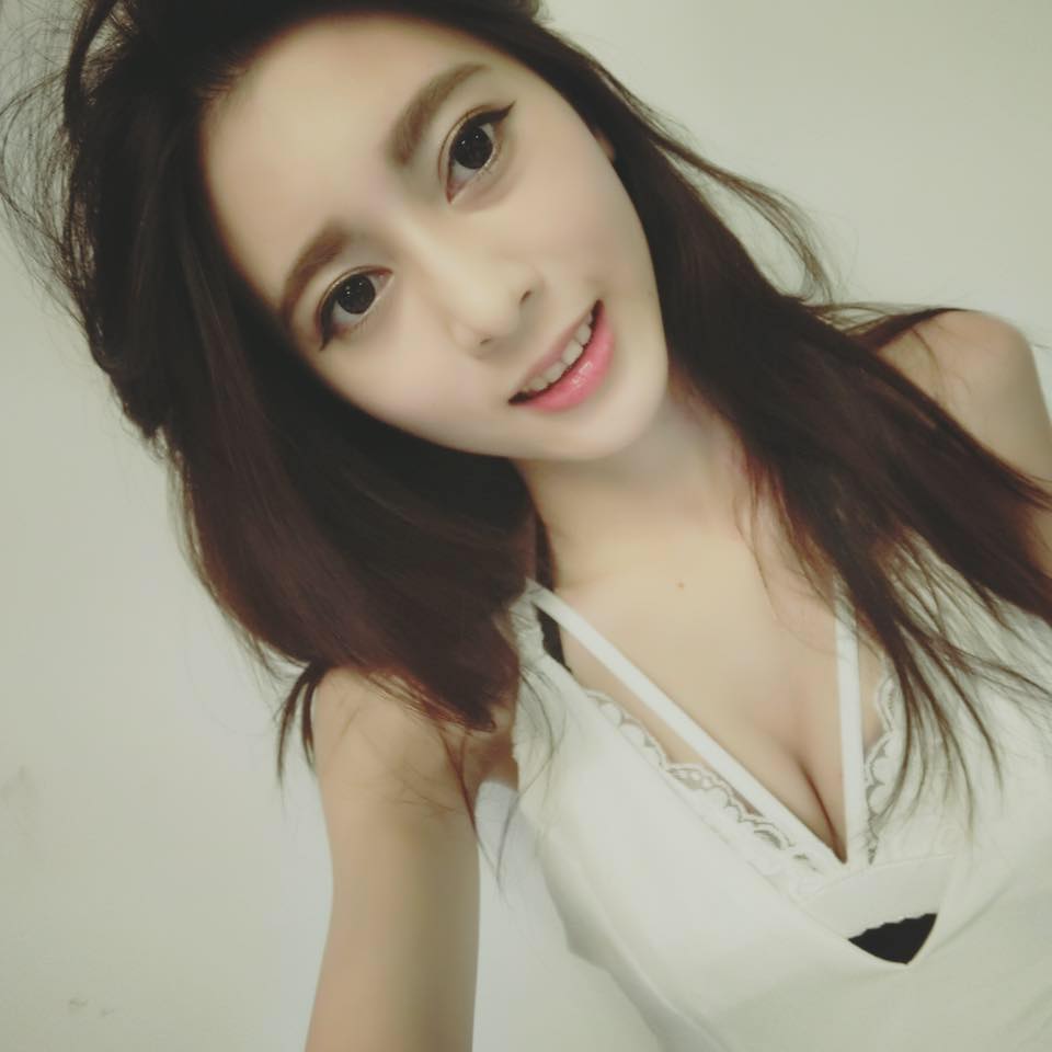 会玩电动的女生94赞！大眼正妹露出真面目揪人玩LOL瞬間......