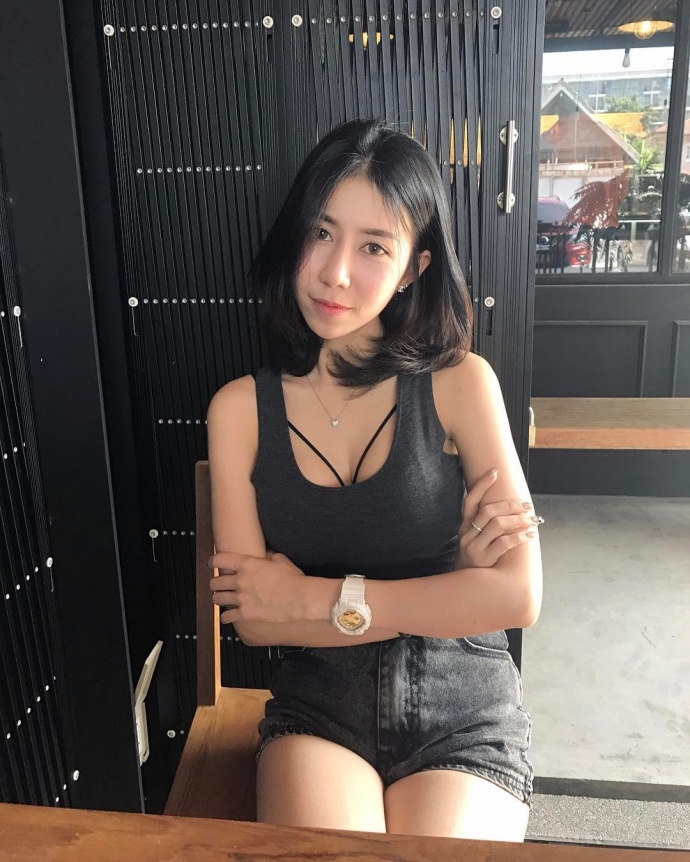 这身材，简直瞬间爆炸啊！ ​​​​