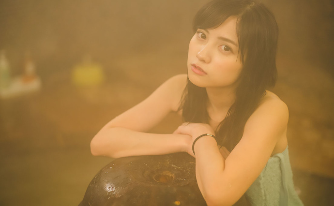 一系列泡汤写真照掀起网友热烈讨论，纷纷大喊“一起泡好吗？