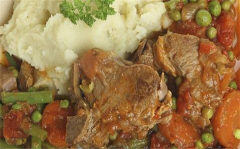 东北排骨炖土豆 好吃得这样做