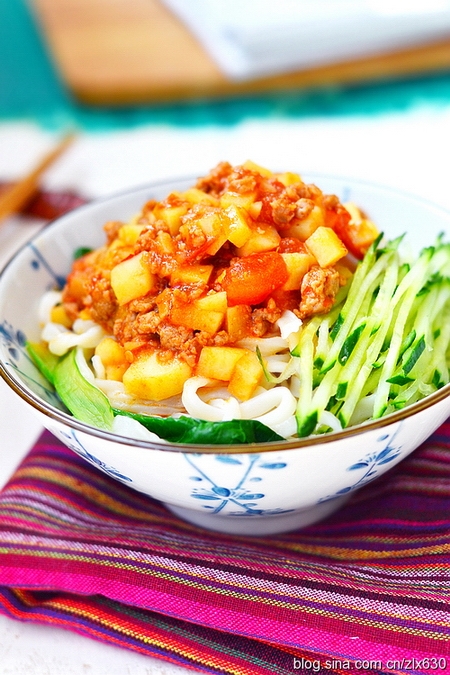 土豆番茄牛肉炸酱面