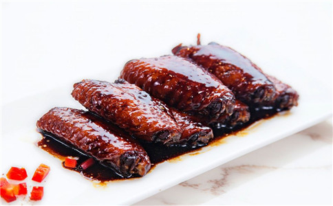 鸡翅膀怎么做好吃 可乐卤制齐上阵