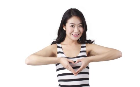 女性胸部往下垂怎么办 学会7个丰胸方法