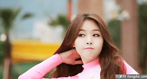 e罩杯胸围多大图片欣赏:女生吊带小背心俏皮可爱图片