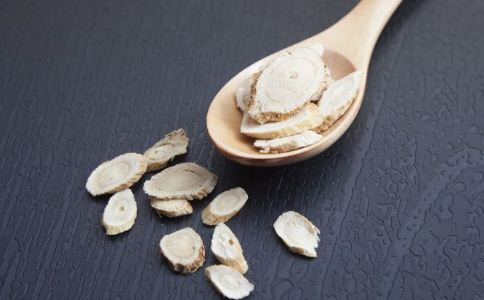 必看！一杯黄芪水竟9大功效