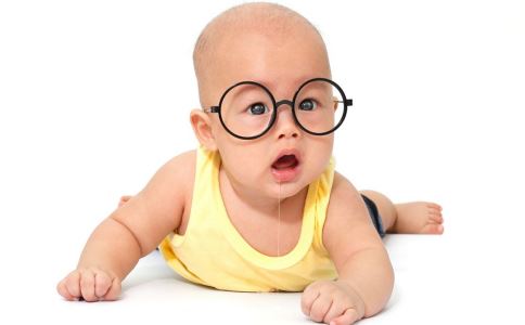 宝宝爱流口水的原因是什么