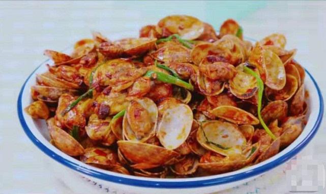 香辣花甲家常做法，不腥不臭，味道鲜美，做法简单，吃完还想吃！