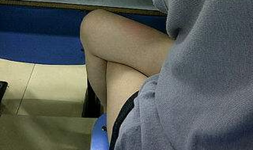 女生夹腿是什么意思图片:女性为什么爱夹腿