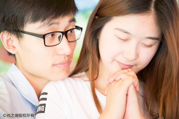 一个男人很用力的吻你嘴代表什么 几种舌吻方式大揭秘