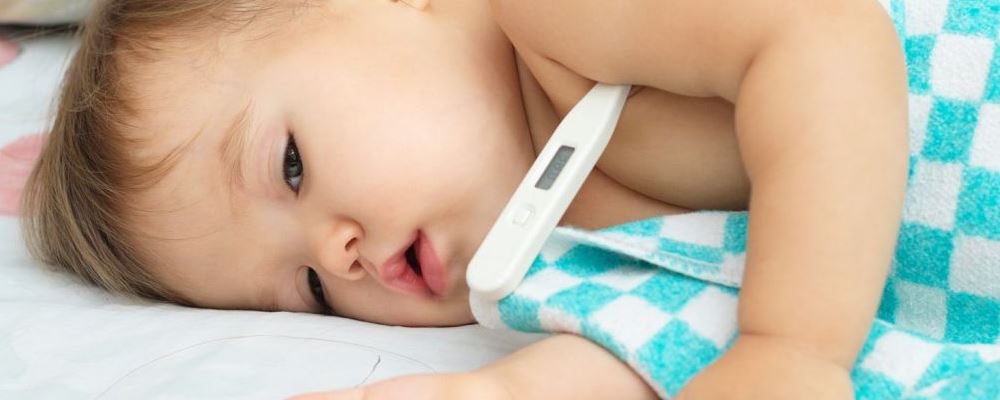 宝宝发烧了怎么办？先别急着吃退烧药