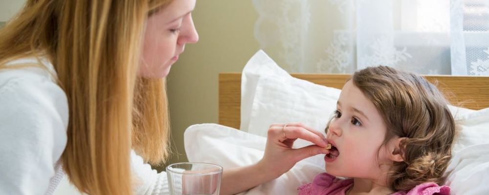 宝宝发烧了怎么办？先别急着吃退烧药