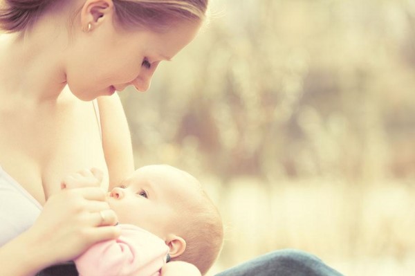 产后涨奶有硬块怎么办 预防堵奶最有效的方式