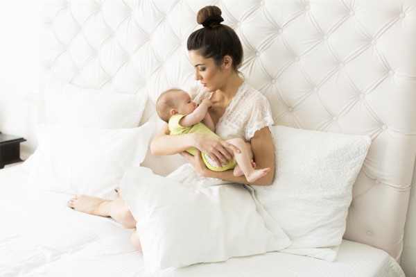 断母乳涨奶痛的死去活来 解答断母乳涨奶怎么办