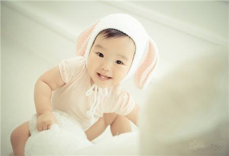 男宝宝一个月大打嗝怎么缓解?遇到宝宝打嗝怎么办?