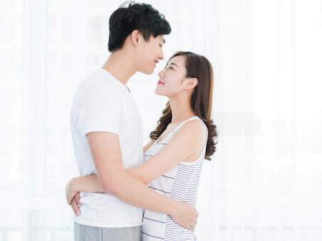 怎么把男朋友撩到腿软 怎么把男朋友撩到腿软 6个小技巧让他支起小帐篷