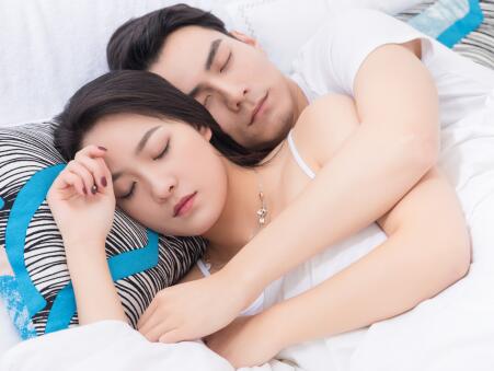 怎么把男朋友撩到腿软 怎么把男朋友撩到腿软 6个小技巧让他支起小帐篷