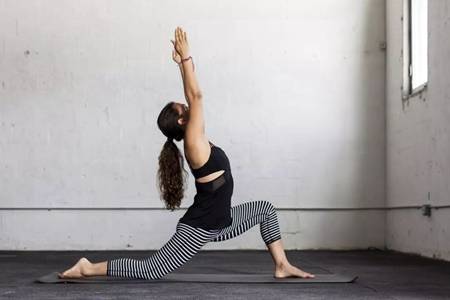 痛经怎么缓解?三组瑜伽出入门教学视频告别痛经的困扰