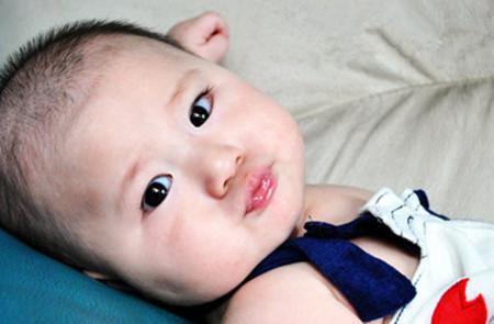 初乳来的早是不是怀的就是男孩子了?生男孩女孩看什么?