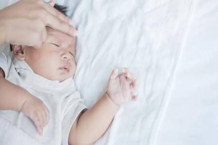 宝宝发烧吃什么好得快 宝宝发烧吃什么食物最好