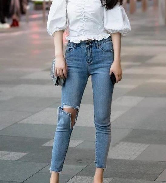 穿牛仔裤的美女：这样穿出街确实好看