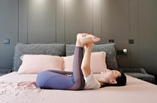 男人爱女人在床上的表现：女人床上10个行为男人欲火焚身